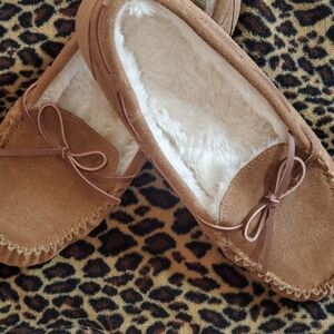 Cozy Tan Moccasin Slippers Womens Size 11